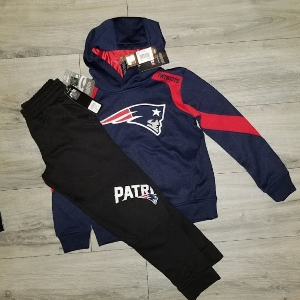 Your little one showing great pride "Go Patriots" so dress them up Small…